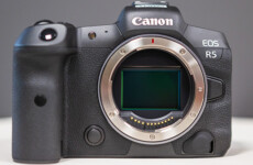 Canon alza l’asticella della fotografia mirrorless con nuovi aggiornamenti firmware per EOS R3 ed EOS R5